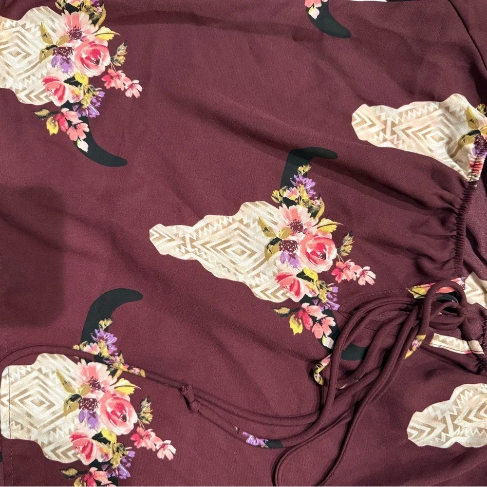 Altar'd State maroon floral cow skull cropped flowy blous - Picture 7 of 7
